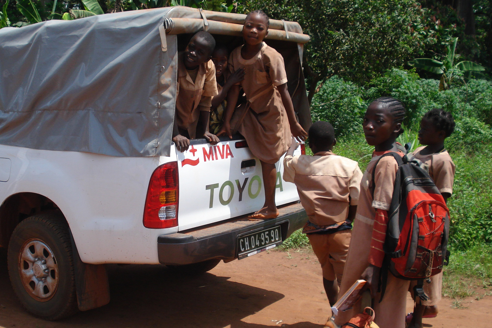 Schultransport mit einem MIVA-Auto