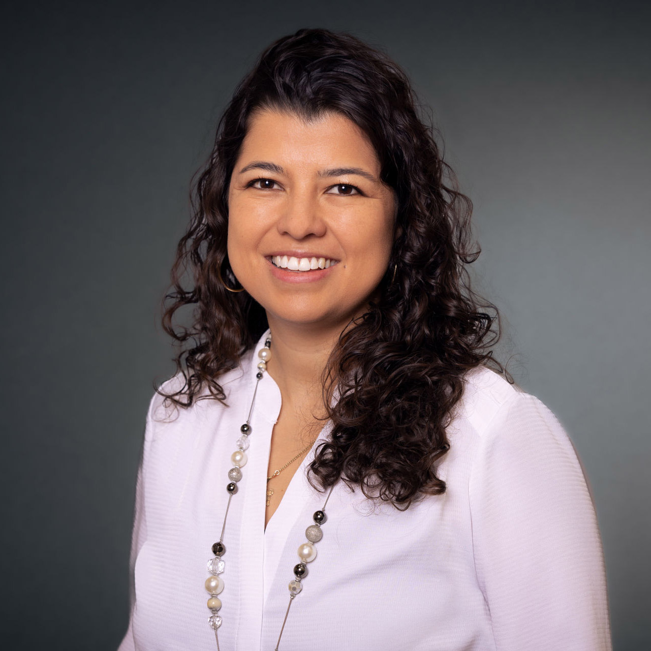 Portraitfoto von Susana Lopez, frontal aufgenommen