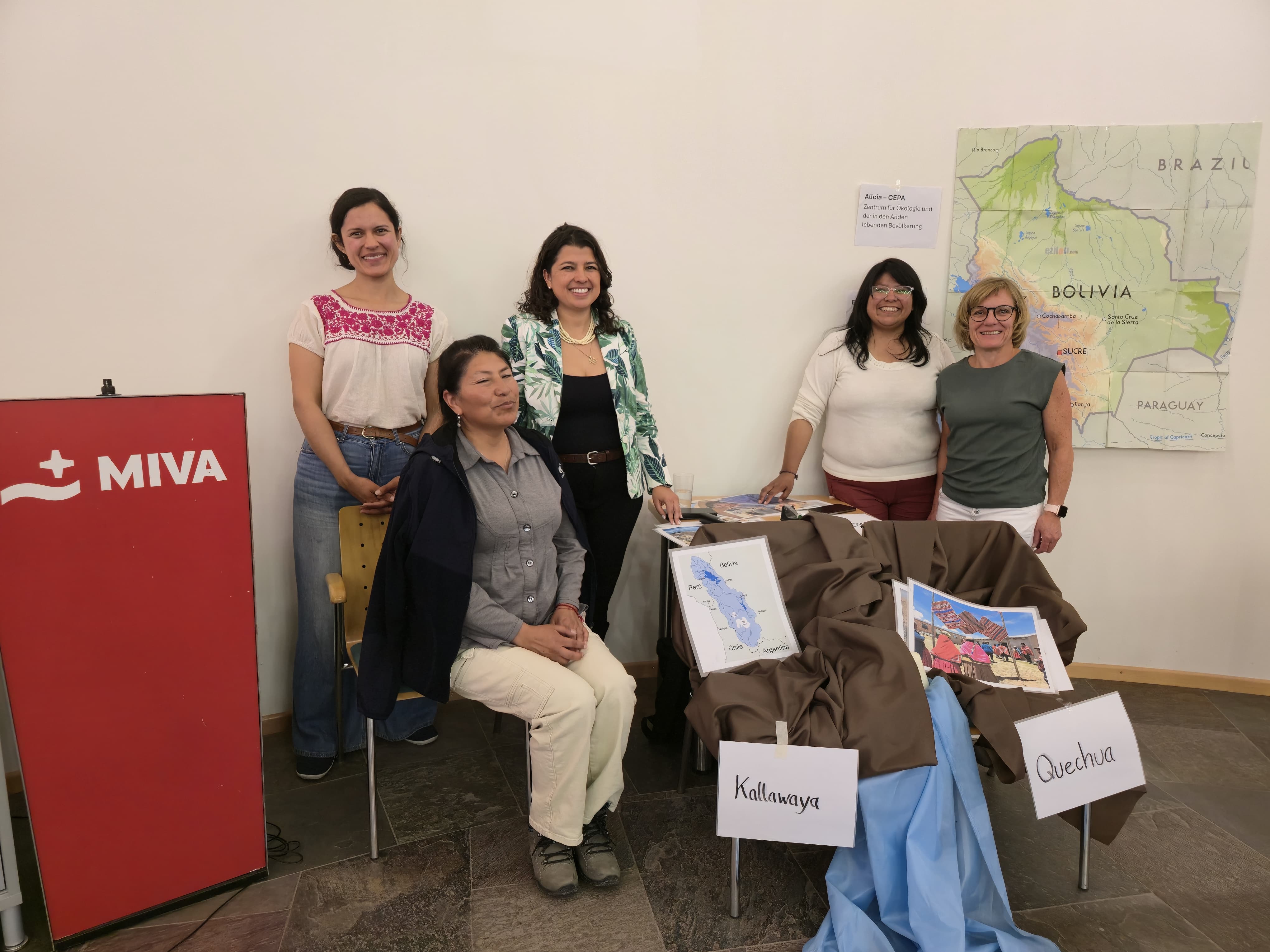 Team von MIVA und Welthaus mit den Referentinnen aus Bolivien im ChristophorusHaus.